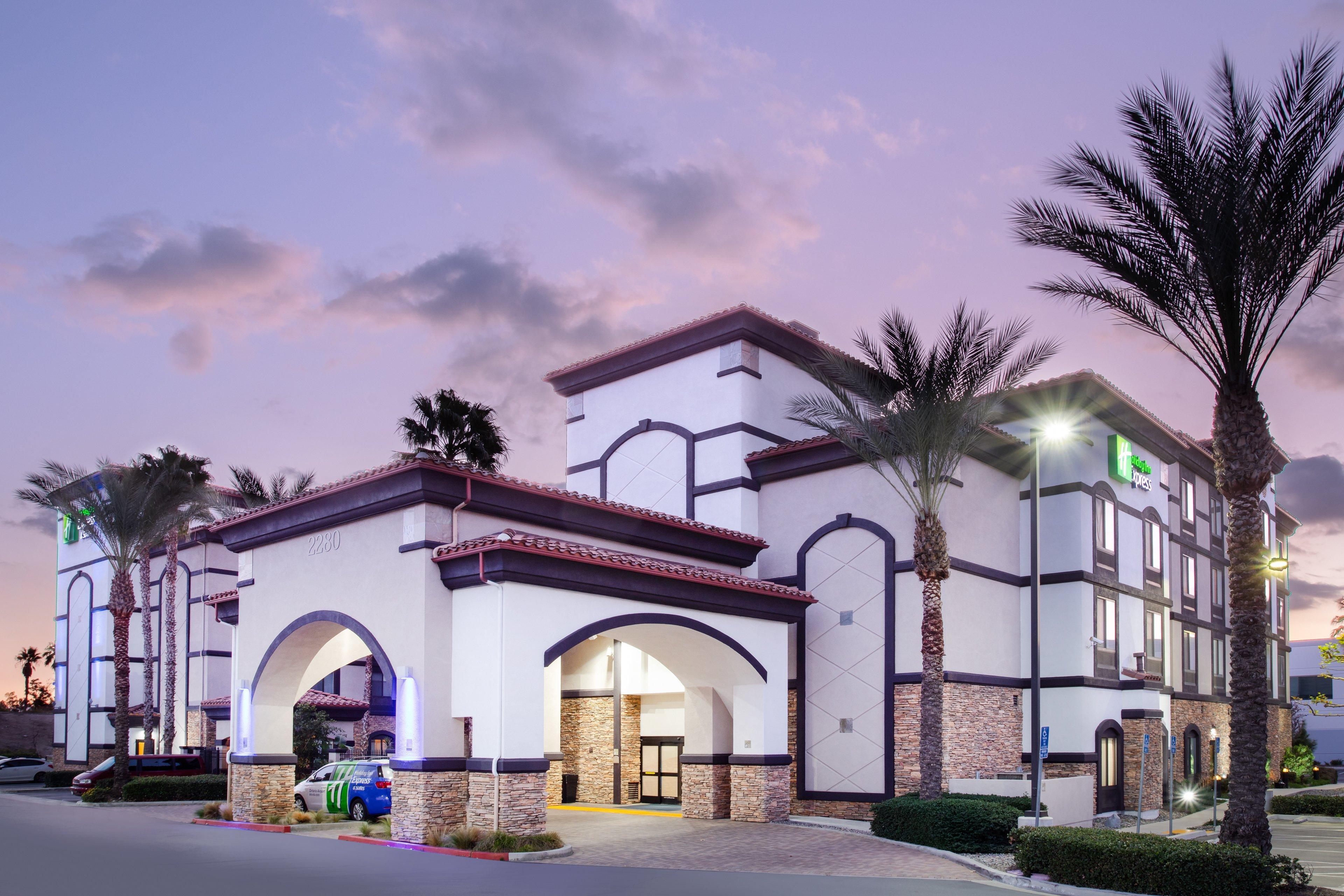 Holiday Inn Express Ontario By Ihg Creekside Exterior foto