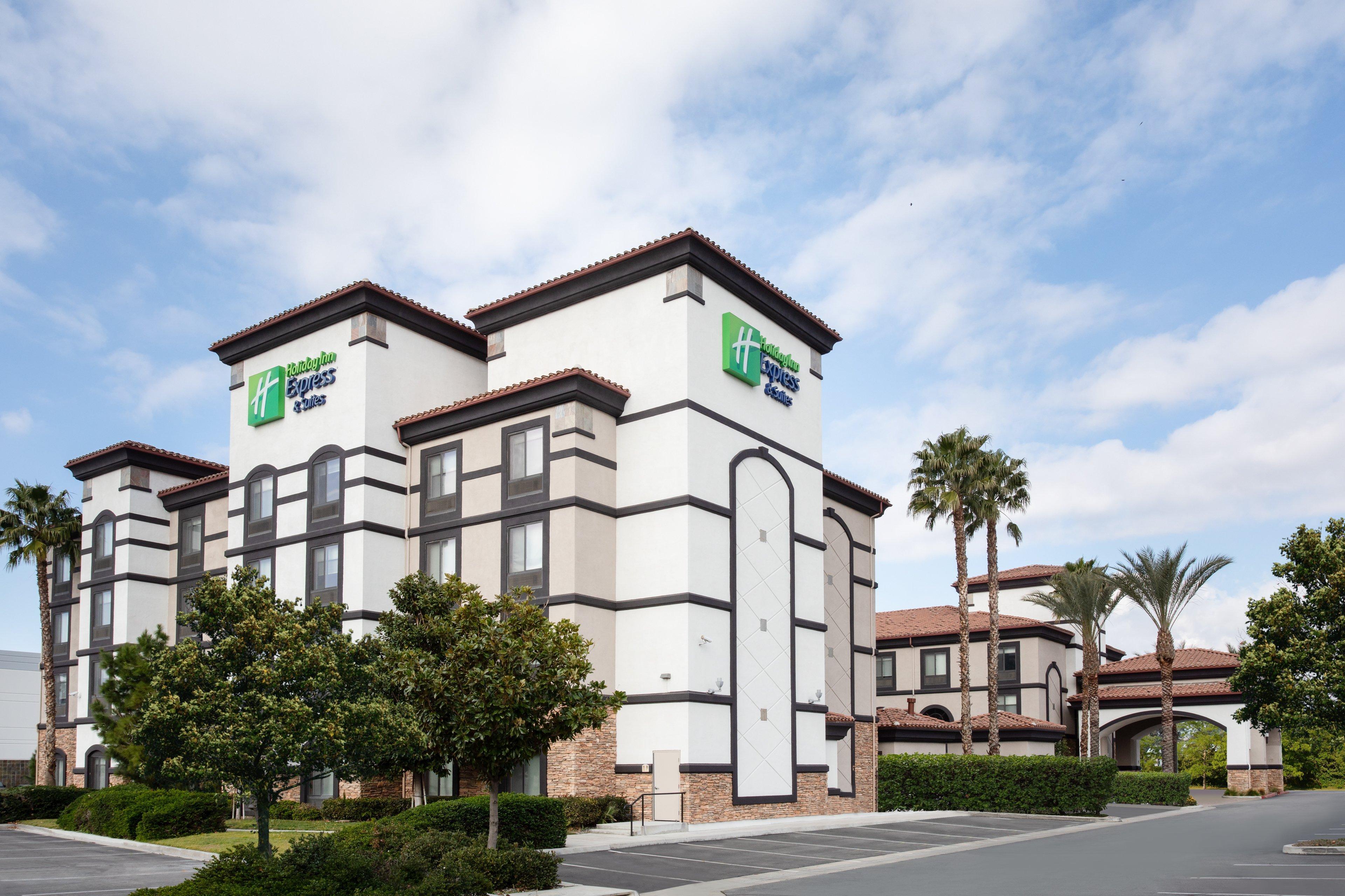 Holiday Inn Express Ontario By Ihg Creekside Exterior foto